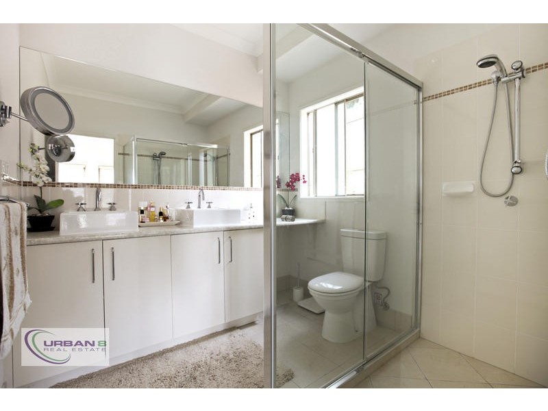 15 Grange Place, Bellbowrie QLD 4070